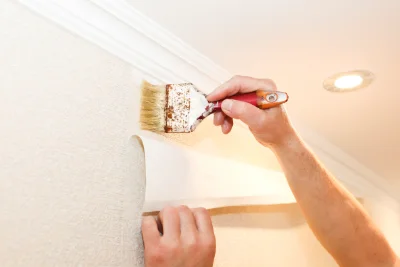 Pose de papier peint à Léré — revêtements muraux et toiles de verre